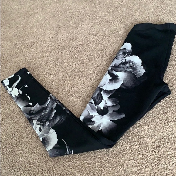 Express Leggings - Picture 2 of 4